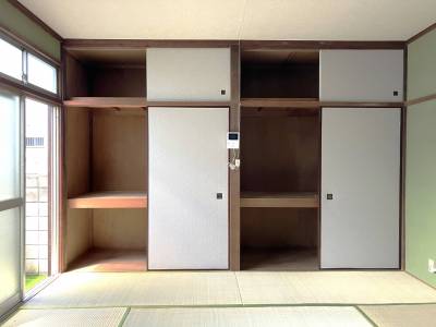 多めの収納です。インターフォンも居室内に。