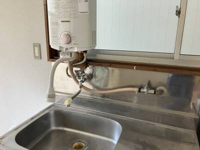 ガス給湯器自体は最近のもので使いやすいです（クリーニング前）