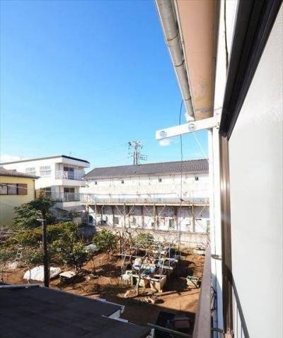 周りは高い建物なく、日当り良好です