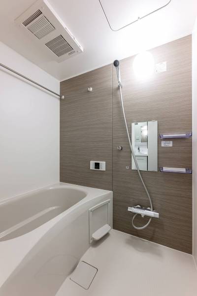 高級感と清潔感の漂う浴室ですね。