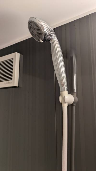 シャワーヘッドはRefaに取り替えました．