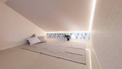 収納にも便利なロフト．LEDテープライトを付けました．