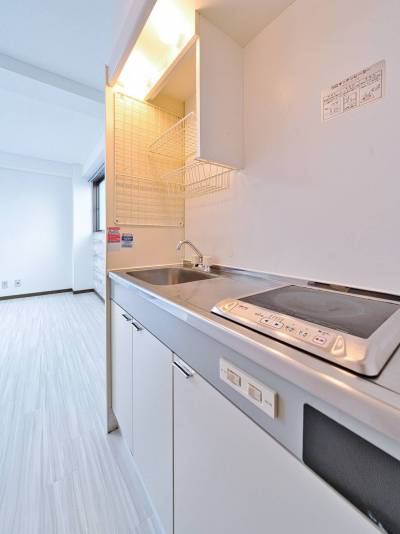 IHクッキングヒーター付きキッチン。