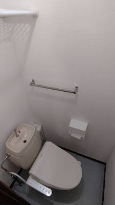 トイレ温水洗浄便座・LED照明・壁紙・床等新品交換済み。