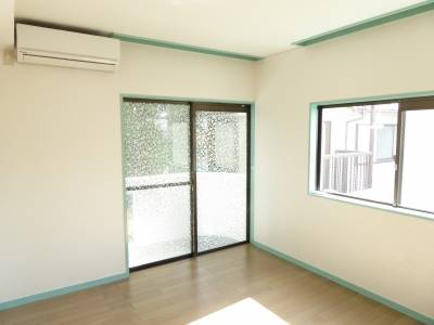 【角部屋の風通しの良い明るいお部屋です】