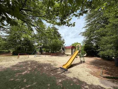 すぐ隣が公園です。