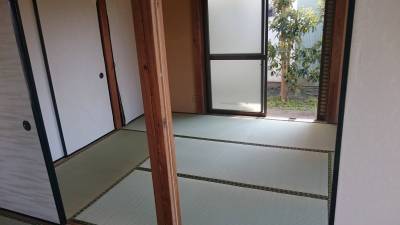 日当たりもよいです。奥には押入れもあります。