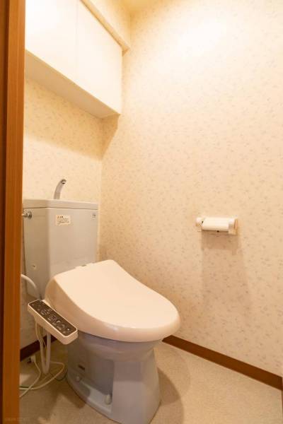 温水洗浄便座付きトイレです。