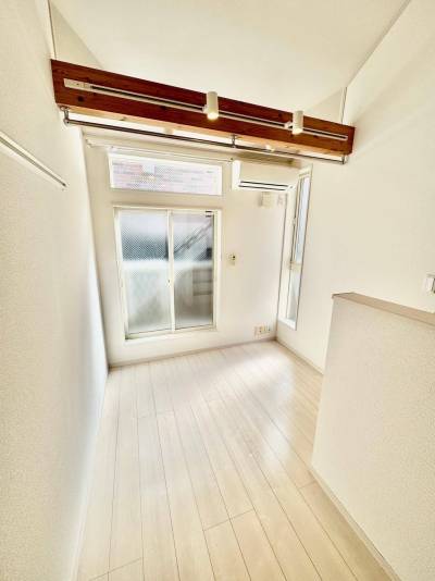 明るく、おしゃれな雰囲気のお部屋です