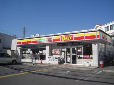 デイリーヤマザキ　徒歩1分
中でコーヒーも飲めますよ。