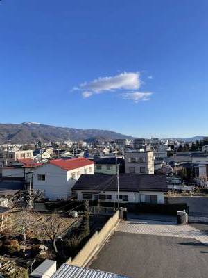 マンション3階からの眺望、市内を一望できます