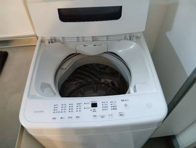 備え付けの洗濯機です。