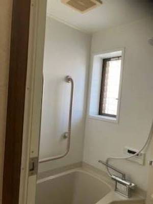 浴室、窓付き明るいです