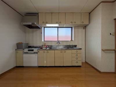 広いキッチンで料理も楽々です。