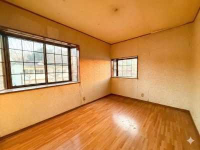 2階の洋室／出窓から公園方面の景色が綺麗です