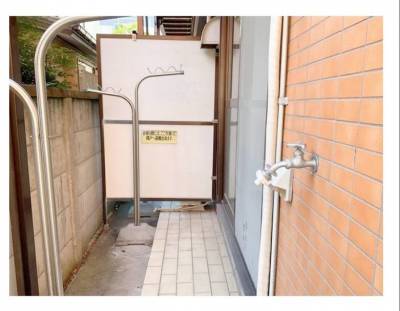 テラス側。物干し台も使えます。(室内洗濯機置き場対応可)
