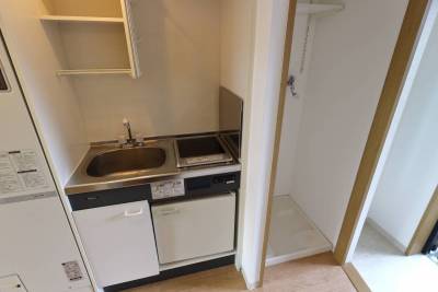 洗濯機置場、キッチンと並びます。