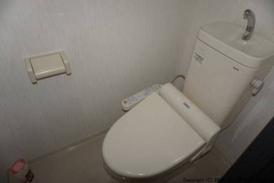 温水洗浄便座付きトイレです。