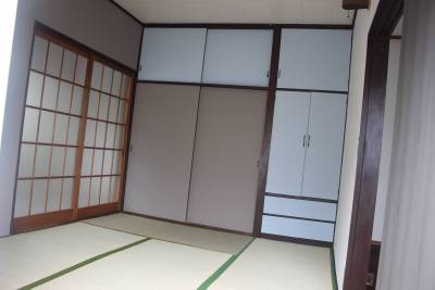 静かに寛げる２Fの６畳和室