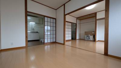 ５．５帖の広々とした西側洋室。
