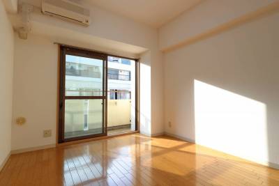 洋室　エアコン有り。日当たりもいいですね。