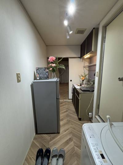 冷蔵庫、洗濯機、照明付きです。