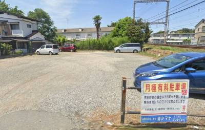 徒歩3分に月極駐車場あり！お車をお持ちの方もお気軽にご相談を