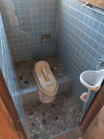 旧宅トイレ。汲み取り式です。