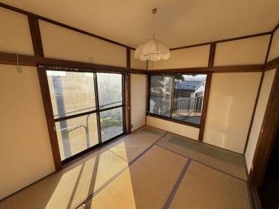 1階玄関近くの和室