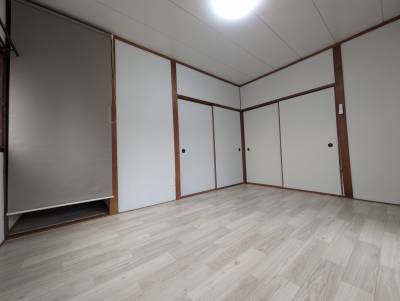 採光たっぷりの広々とした6.0帖の南側洋室。