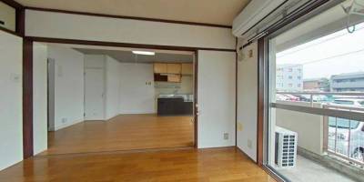 明るい２DKの部屋。日差しがまぶしい！