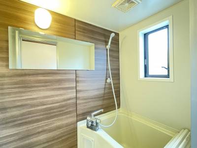 １面シート張り＆IKEA大型鏡を設置（新品）