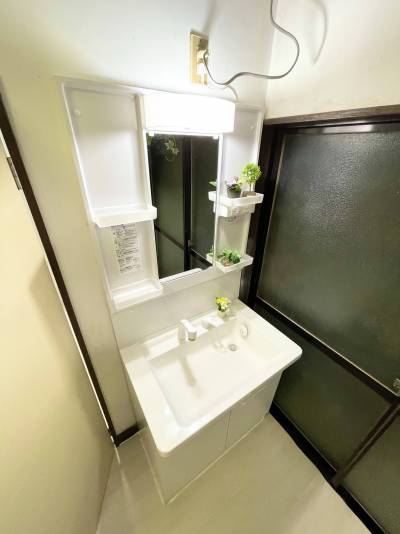 新品の洗面台です。