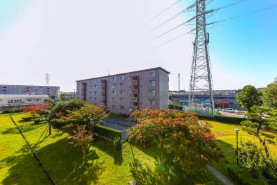 窓からの景色も抜けていて、日当たりも良好です。