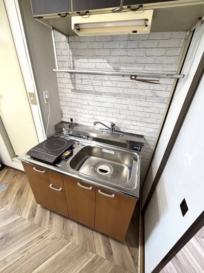 IH1口コンロは据え付けの機器になります。