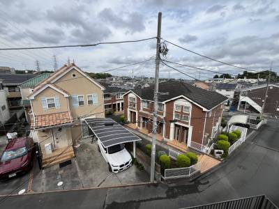 2階の窓から、道路から3階建ての高さがありますので壮観です。