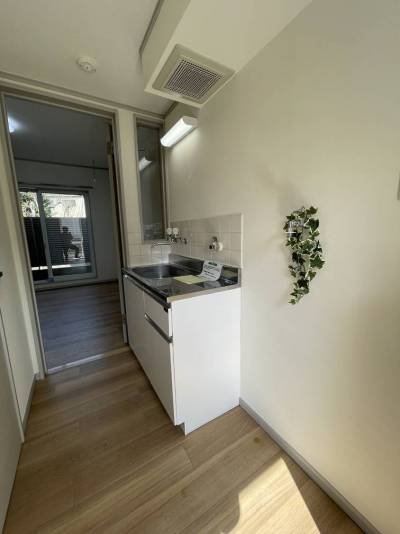 キッチン、室内洗濯機置場＋収納棚