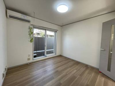 エアコン、室内物干しで、雨の日でも洗濯物を乾かせます