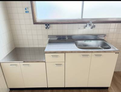 新品流し台交換済み
