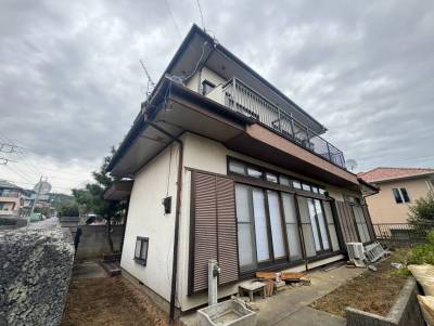 玄関ドア、ベランダをキレイに塗装しました♪