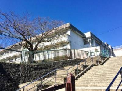 小学校も徒歩圏内で安心♪