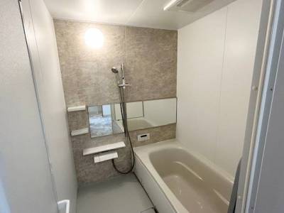 バスルーム　広い160㎝サイズ
浴室乾燥機付き