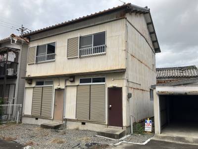 建物外観、駐車場