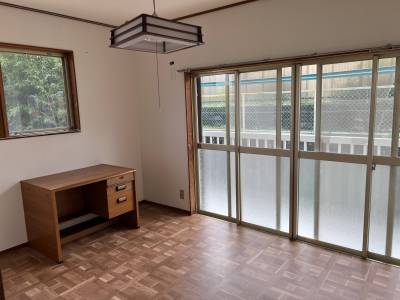 2階洋間クッションフロア壁紙張替え済み