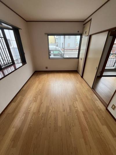 角部屋だけの出窓があります