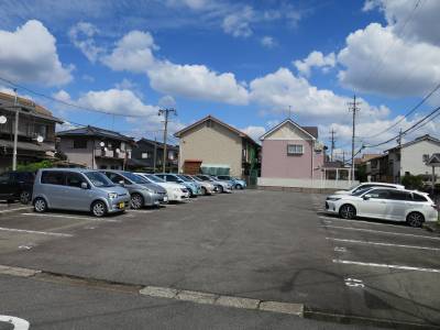 近隣月極駐車場（徒歩 1分）　