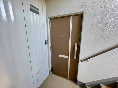 ドアも近年リフォーム。ダブルロック ディンプルキーです