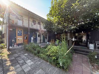 笑恵館の庭から見た外観です