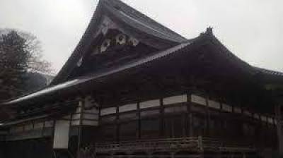 近くの寺院です。