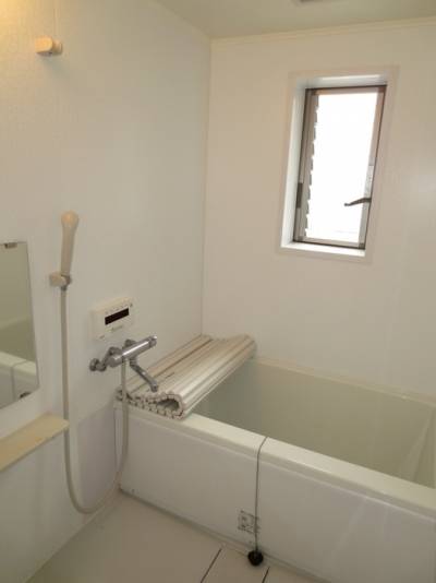 センスある追い炊き付広々浴室